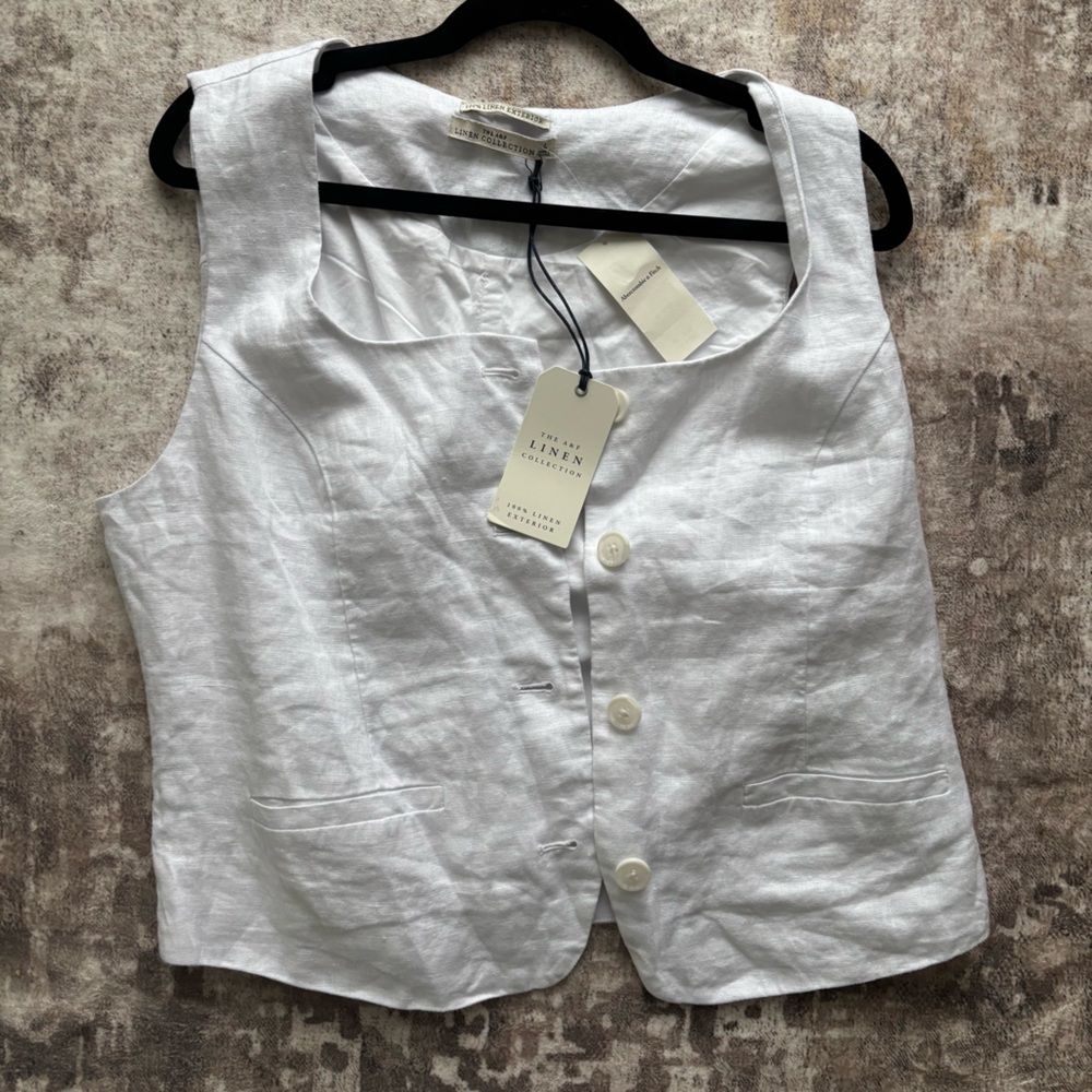 Abercrombie & Fitch NWT White Sleeveless Women's Top